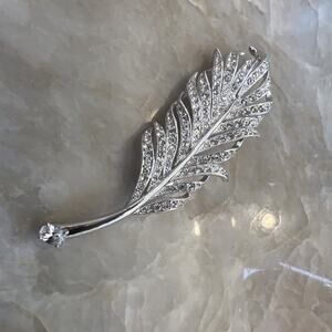 Nadri Silver Color Rhinestone Feather Brooch Pin NWOT Stunning